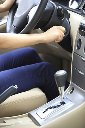 10 odeurs qui indiquent un problème provenant de votre voiture (et